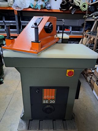 MÁQUINA DE PRENSAR IRON FOX, TIPO LAVADORA