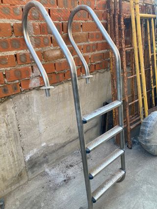 Escalera de Piscina