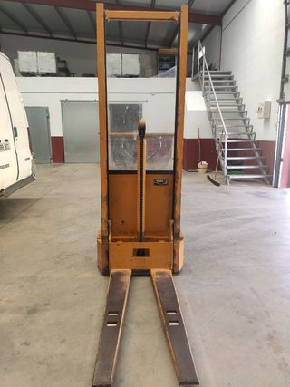 Apilador semielectrico