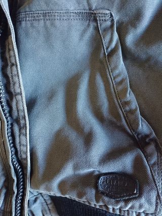 Cazadora hombre talla L equivale a M