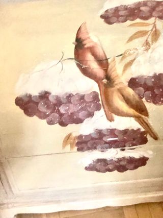 Baul blanco vintage decorado con flores