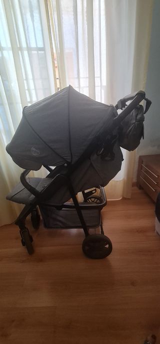 Silla de paseo asalvo de 0 a 22 kg.