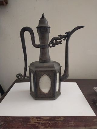 Tetera china antigua con cristal