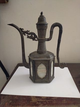 Tetera china antigua con cristal