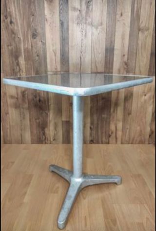 Mesa industrial vintage. Tablero 60cm x 60cm.