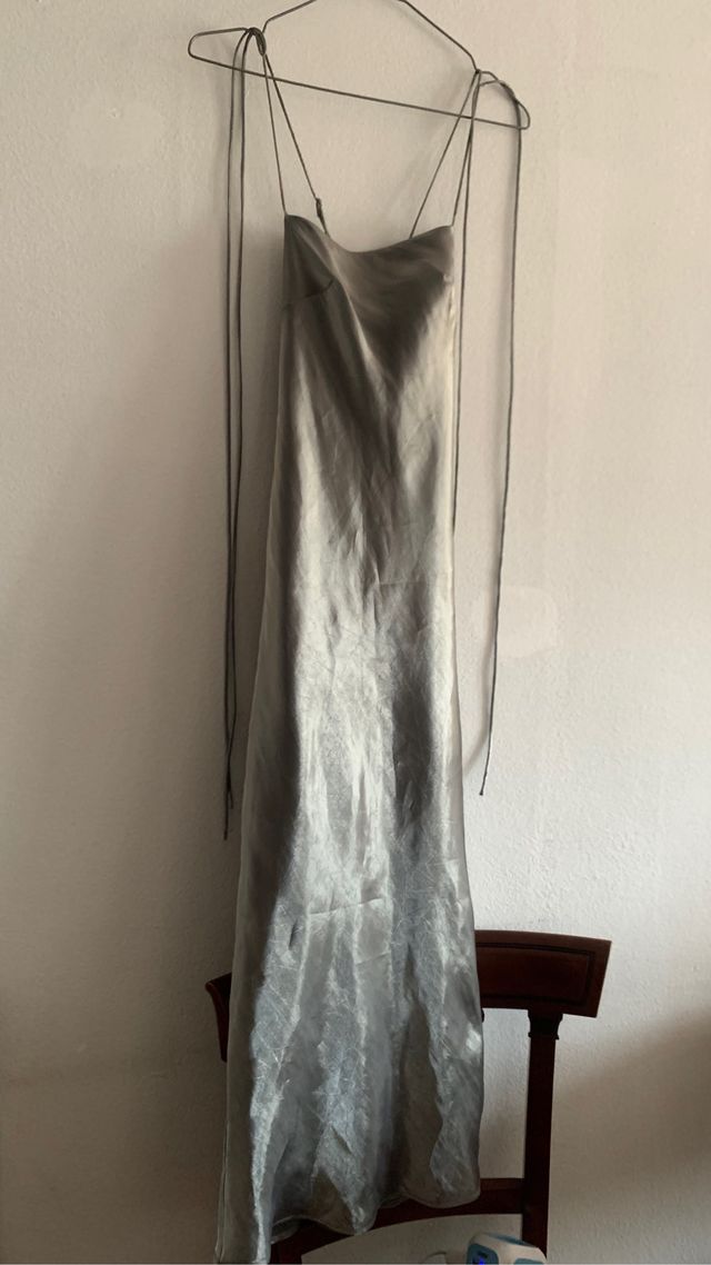 Novo vestido com alça prateada