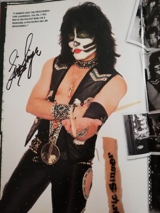 Kiss tourbook 2010 autografiado