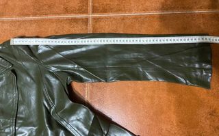 Abrigo largo PVC Zara talla 38 verde oscuro 