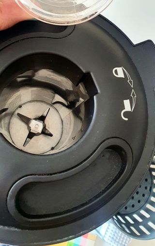 Robot de cozinha com livro de receitas