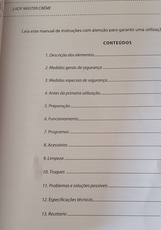 Robot de cozinha com livro de receitas