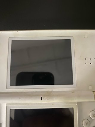 Consola Nintendo DS lite cargador y un juego