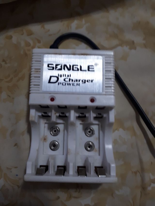 Cargador de pila  oferta 7EUR