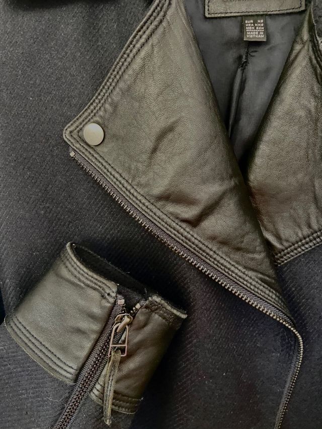 Abrigo azul marino de paño y piel