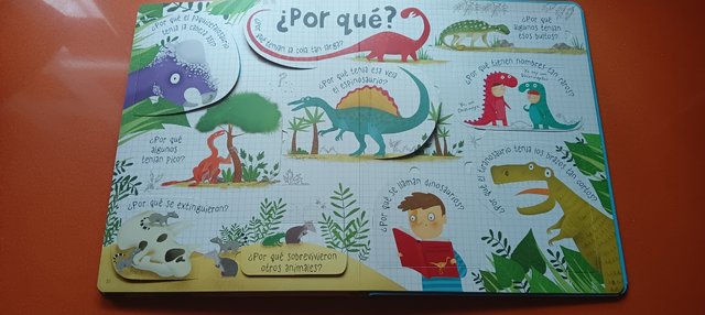 Lote de dos libros dinosaurios