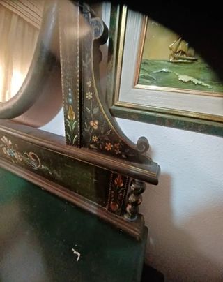 Mueble y dos sillones