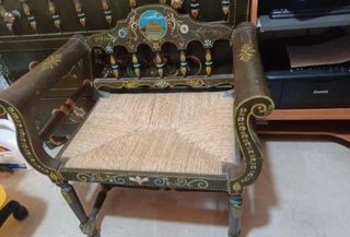 Mueble y dos sillones