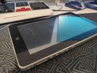 Vendo varias pantallas y una tablet