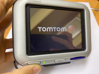 NAVEGADOR GPS TOMTOM GO