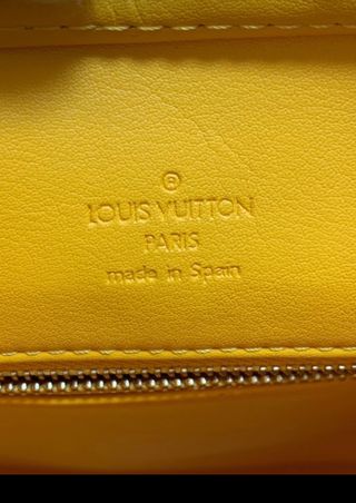 Estuche Louis Vuitton d'occasion pour 230 EUR in Terrassa sur WALLAPOP