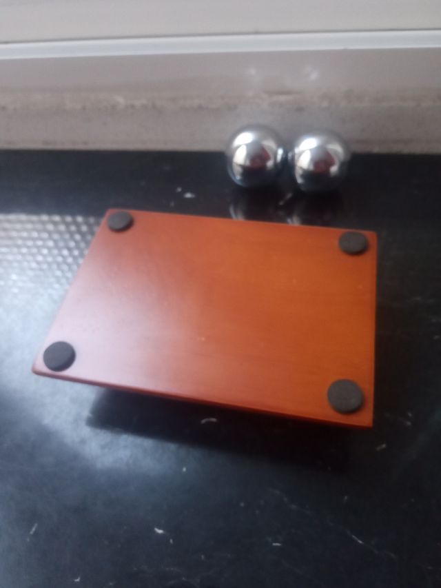 Bolas antiestres metálicas