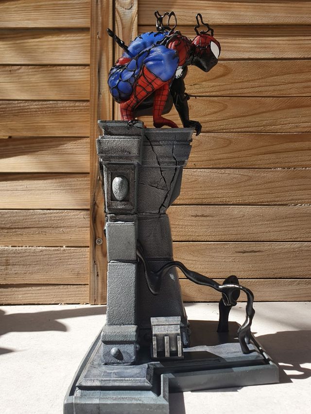 Figura estatua Spiderman