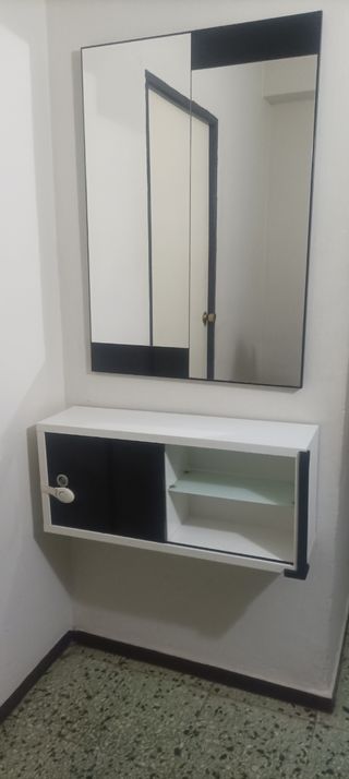 Mueble de entrada con espejo