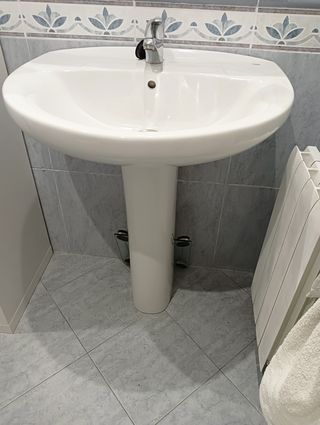 LAVABO ROCA. SIN GRIFO.