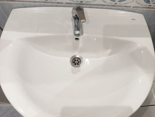 LAVABO ROCA. SIN GRIFO.