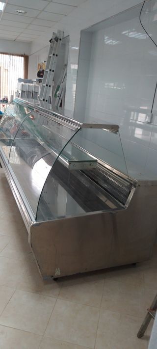 Vitrina de carne seminueva.