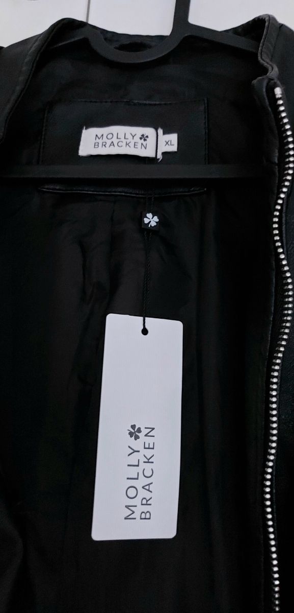 Chaqueta negra pedrería