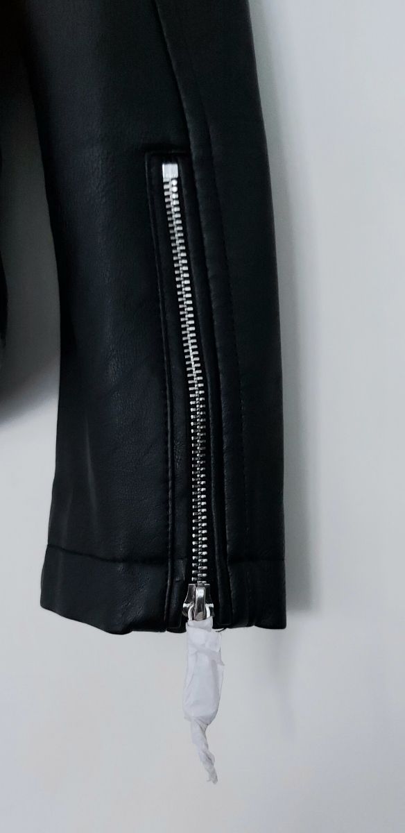 Chaqueta negra pedrería