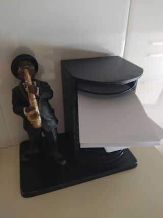 Porta CD o cartas figura saxofonista