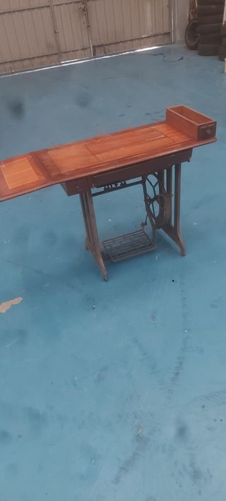 Mesa de coser antigua alfa