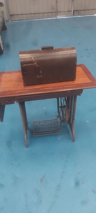 Mesa de coser antigua alfa