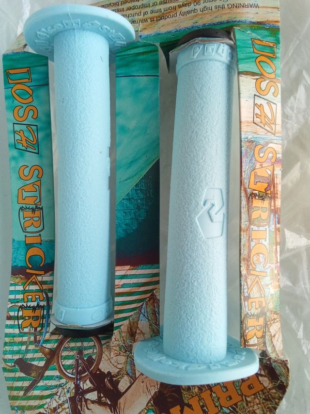 NUOVE MANOPOLE BLU CHIARO Celeste Primo