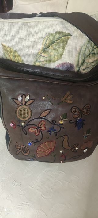 Maravilloso bolso de piel vuelta, ante