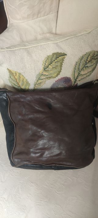 Maravilloso bolso de piel vuelta, ante