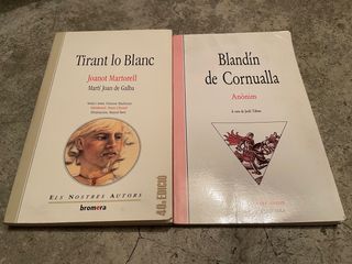 Libros de literatura en valenciano.