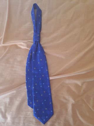 Corbata azul