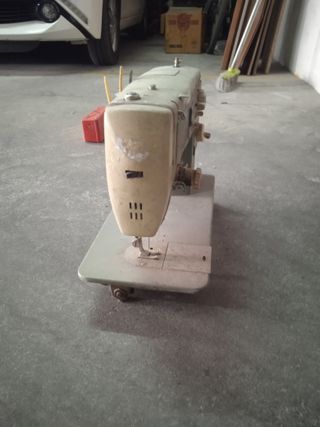 Vendo maquina de coser alfa