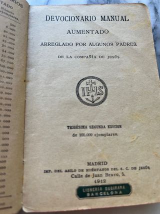 Antiguo libro religioso