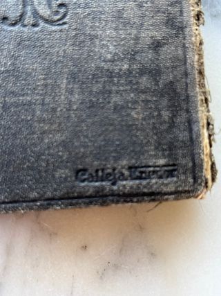 Antiguo libro religioso