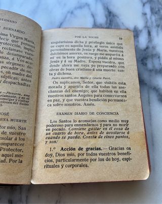 Antiguo libro religioso