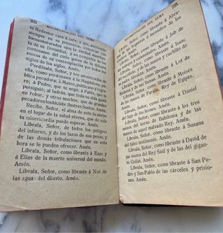 Antiguo libro religioso