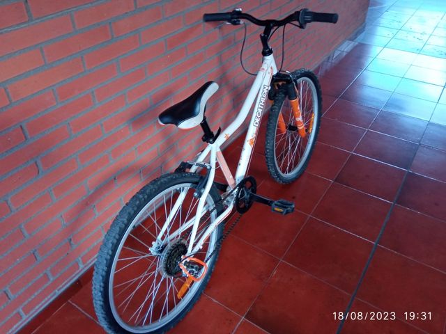 Bicicleta cadete chica DECATHLON.