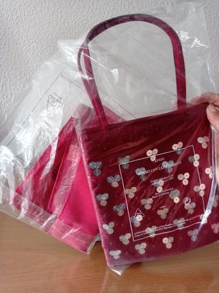 FULAR Y BOLSO DE LENTEJUELAS
