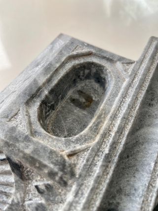 Tintero o Joyero de piedra tallada. Siglo XIX