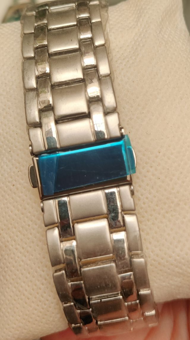 Reloj analógico-digital a estrenar, grande en rojo