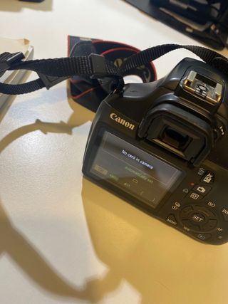 CAMARA REFLEX CANON EOS 1100D