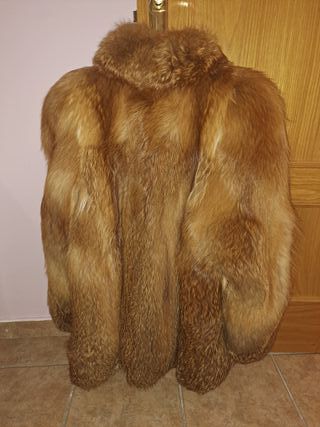 Abrigo zorro rojo prácticamente nuevo